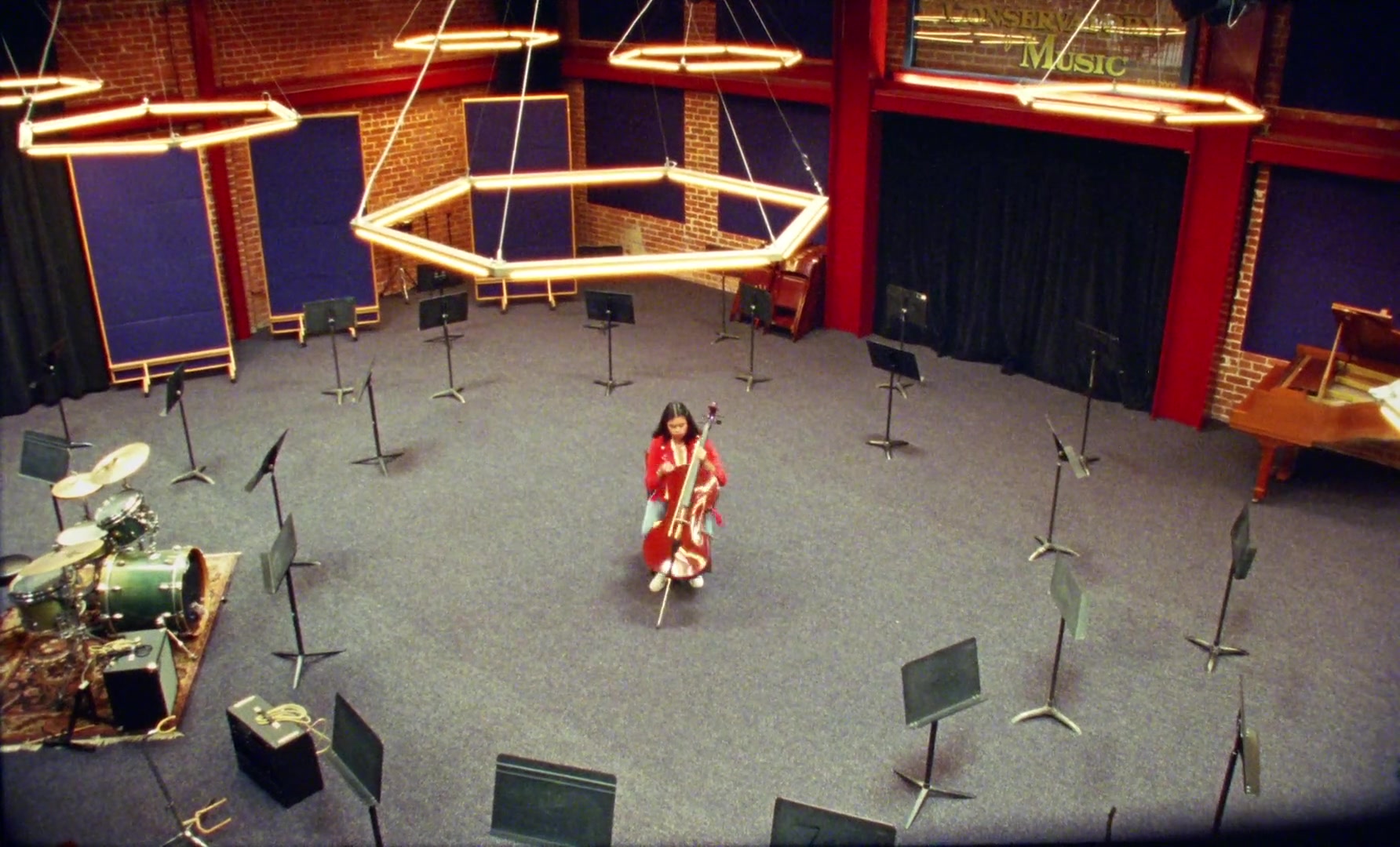 Planetarium — Cellist in the rehearsal room